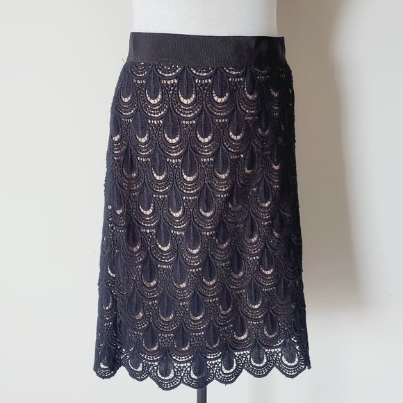 ANN TAYLOR Lace Scalloped Pencil Skirt - Picture 2 of 8